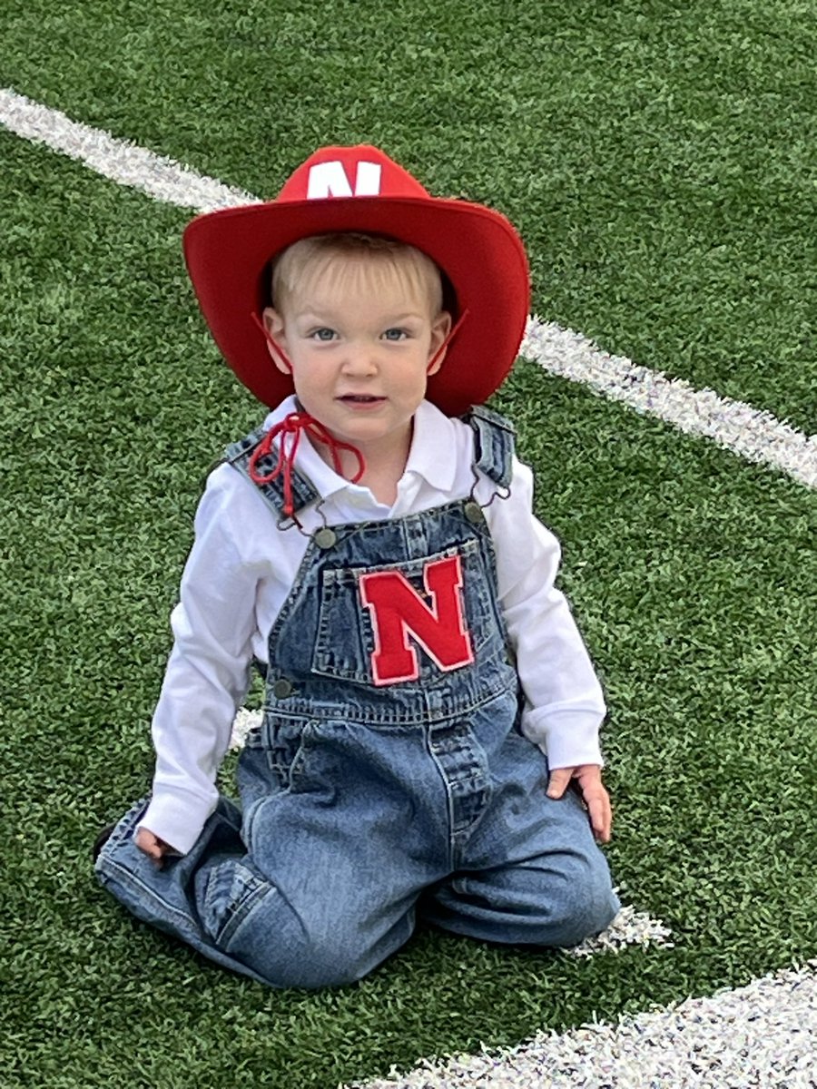 MsAndreaE's tweet photo. Herbie Husker and Link from Zelda made great memories at Staff Trick or Treat at Memorial Stadium!  #huskers https://t.co/Tv5FbK6e9N