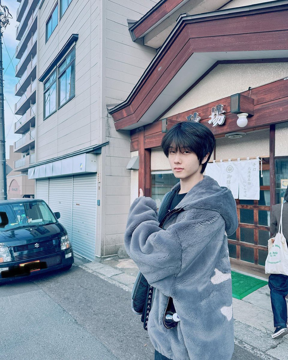 ParkJisung_INA's tweet photo. [231027] #JISTAGRAM Update

“ liburan bersama keluargaku. ☺️☺️☺️☺️

kenangannya mulai memudar 
membuat kenangan baru di tempat itu 

#.liburan #.waktusantai #.masih_banyak ”
https://t.co/wCRG4xEQUP…

eng. eunoicjisung 
🌹 #JISUNG #지성 #NCTDREAM https://t.co/qDNZLcmtdd