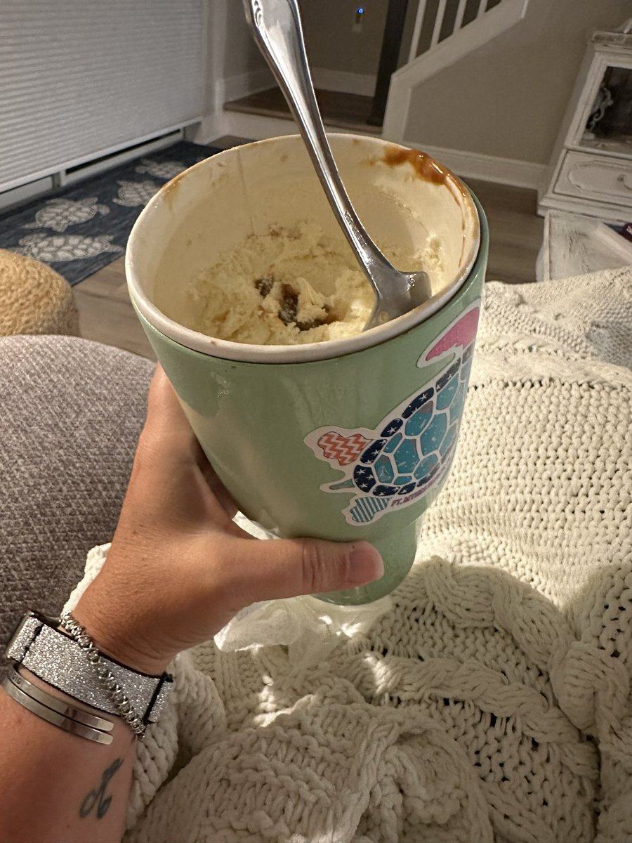 WhiteSoxJoy's tweet image. Putting a pint of ice cream in my Yeti = GAME CHANGER!!!
#icecreamhack
