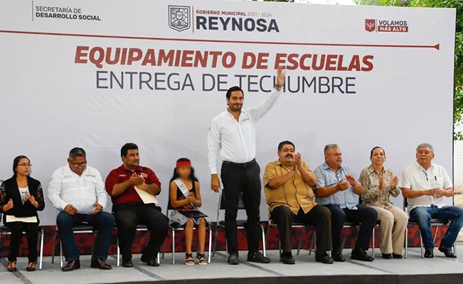 VoxPopuliNoti's tweet image. #Entregó Alcalde @carlospenaortiz techumbre a escuela Leonardo G. de la Cruz

Es Gobierno de #Reynosa ejemplo de impulso a la #educación
voxpopulinoticias.com.mx/2023/10/entreg…