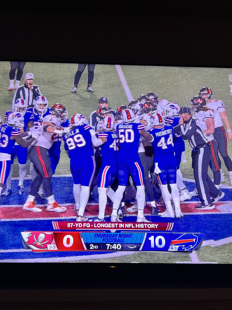 evanvanderlin's tweet photo. Witnessed NFL history on Amazon Prime TNF. Anyone else see this? https://t.co/M2nhw4VNmj