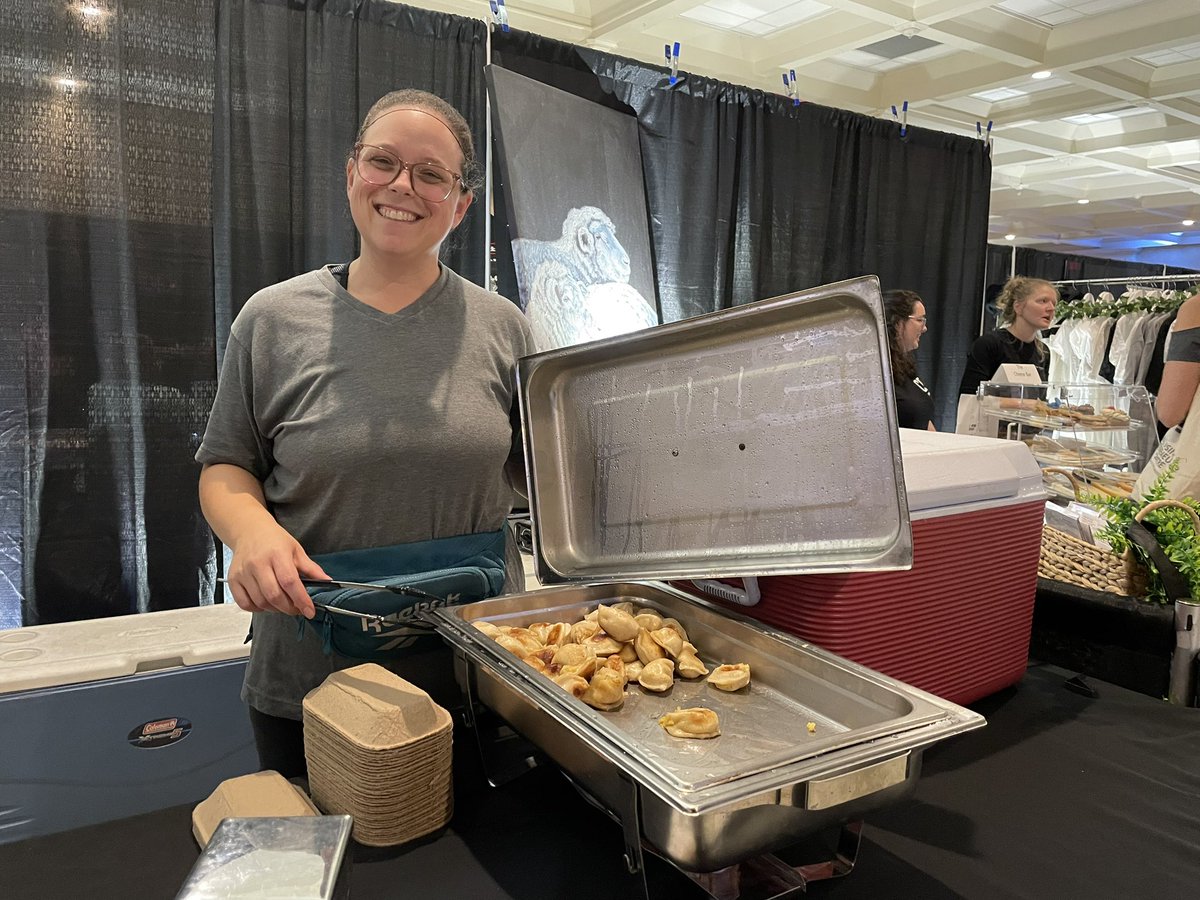 AM800CKLW's tweet photo. Great turn out at the WE Shop Local Show! So many great finds, thanks to everyone who came and supported local today!!
@WEsmallbusiness
#WEShopLocalShow
#lovelocalshoplocal
#WindsorEssex https://t.co/IRxK7hlCwA
