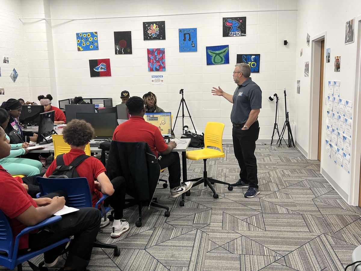 Had a high-energy Innovation Workshop at the Boys & Girls Club of Gary today with @DonWettrick ! These impressive students were engaged, took risks, and challenged each other to push beyond the easy as they implemented the principles of ideation! @Innovate_WithIN @letsstartedup