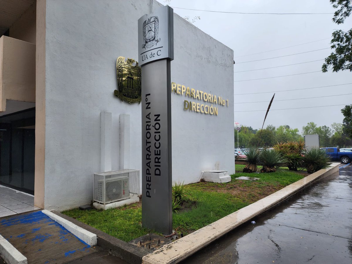 info7mty's tweet photo. Víctor Sánchez, quien es el actual secretario general de la Universidad Autónoma de Coahuila, entregó el nombramiento temporal.▶️https://t.co/PzbtGdjPu5

#INFO7 #Coahuila #Prepa1 #Universidad #Autónoma #UAdeC #Magallanes #Encargada #Nombramiento #Alumnos #Maestros https://t.co/96uD5W9BL9
