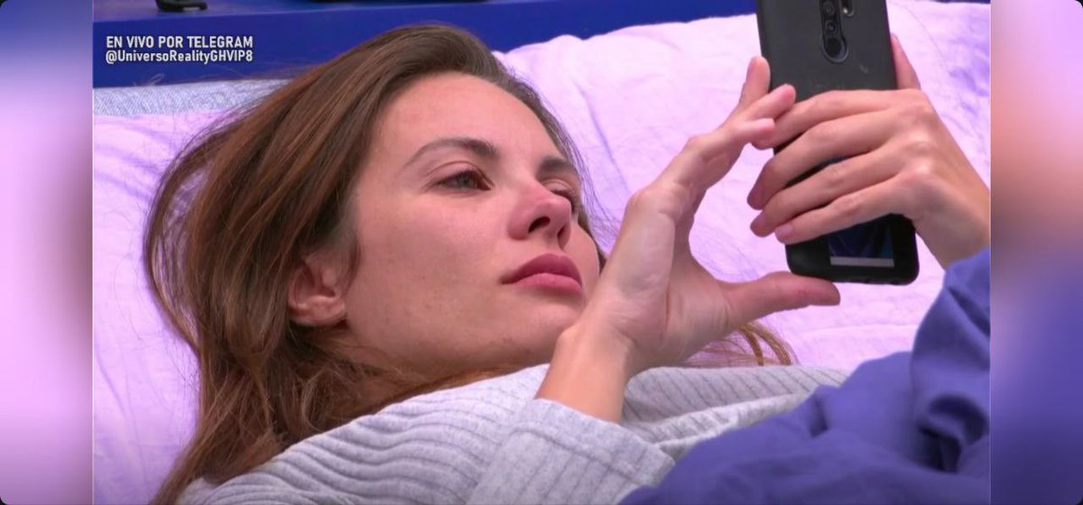 noemiAlcocer12's tweet image. Jessi viendo vídeos tuyos @Luitingo  
TE EXTRAÑA 🖤❣️ #GHVIP260  #Jessingo