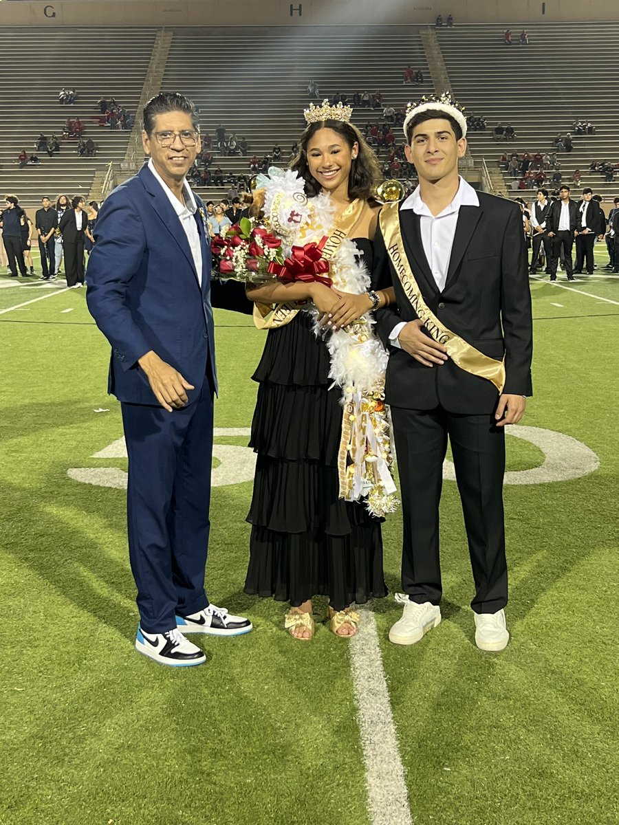🩵Congratulations to our Homecoming King, Mando Trevino and our Homecoming Queen, Miss Amare Hernandez💛
#1PRIDE #believe #mcallenisd