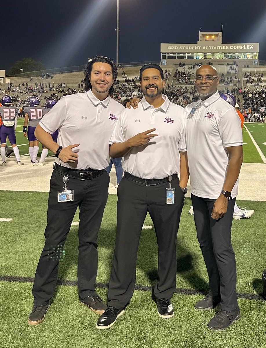 vthomas2901's tweet photo. At the game! Eastlake v. Pebble Hills #TheLake #TheHills https://t.co/wt7EYQOm6B