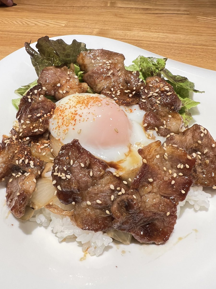ライブビューイング第二弾情報！！

北海道豚丼をイベリコ豚で作りました！！
北海道豚丼の本場を上回る味です！！
豚肉の甘みが違います！！

明日10/28北海道戦1日限定販売です。
¥1500（コーヒ付）