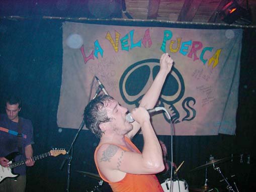 Yo te conozco, te he visto por la zona, vos sos el brujo que cura la vejez