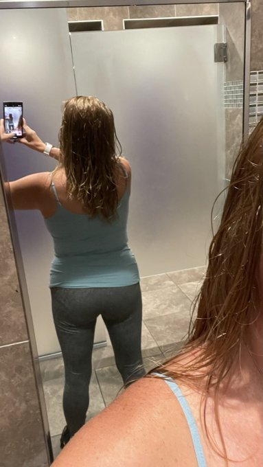 Decided to stop at a planet fitness to exercise and shower https://t.co/mEvT0OOrxq<a href="/tag/realloyalfans"class="tags"><span>#realloyalfans</span></a>