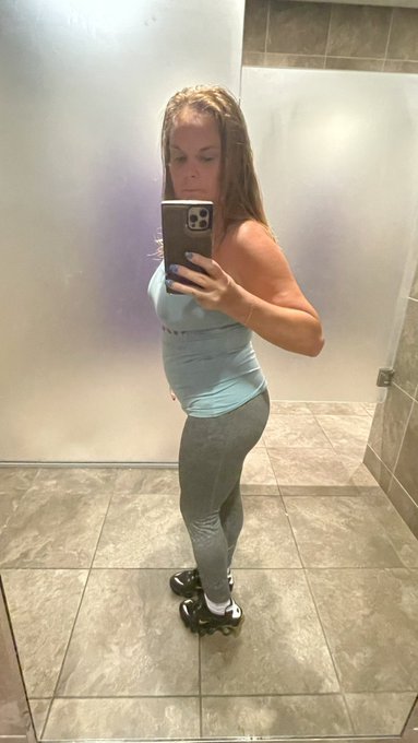 Decided to stop at a planet fitness to exercise and shower https://t.co/mEvT0OOrxq<a href="/tag/realloyalfans"class="tags"><span>#realloyalfans</span></a>
