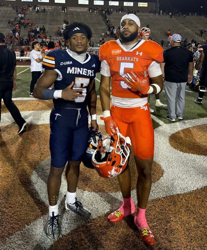 Really great watching these three Dawson alums <a href="/TJBURGESS4/">Torrance Burgess Jr.™️5️⃣</a> <a href="/Dee_Flynn30/">Darien 🦍</a> and <a href="/champagnefish_/">1</a>  compete against each other last night. Proud of all three of these guys… why didn’t y’all let lil bro <a href="/Dee_Flynn30/">Darien 🦍</a> in the picture though? Lol