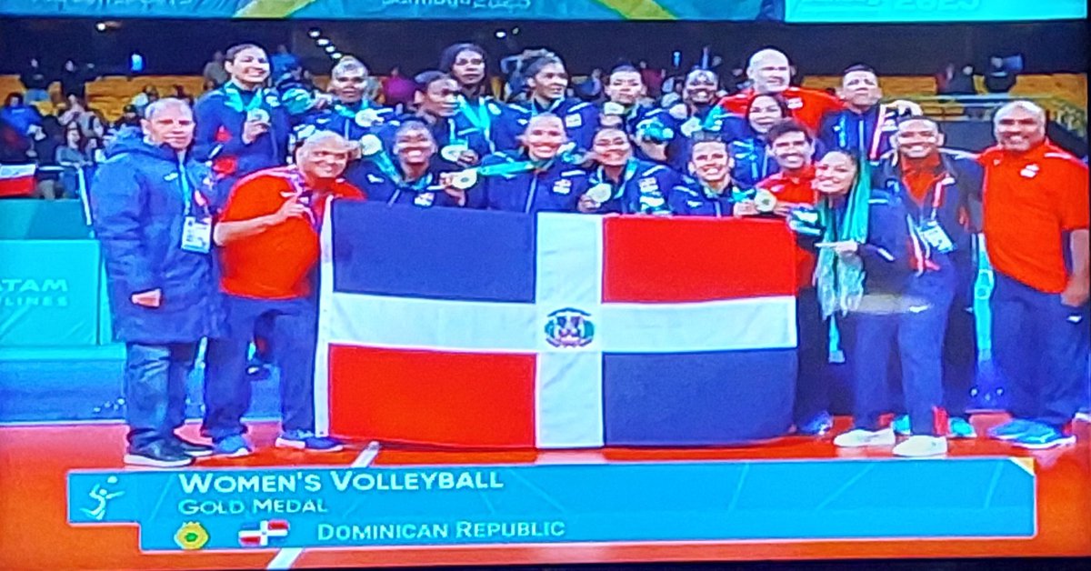 Laricsa's tweet photo. Que grandes @VoleiFemRD que orgullo 🇩🇴🥇🎉🎉👸🏻 https://t.co/NxxGw2GT2S