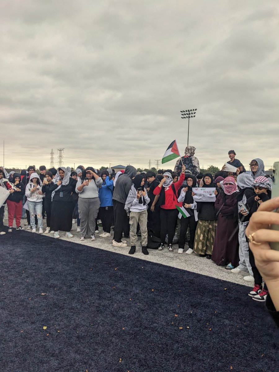 uspcn's tweet photo. Incredible initiative earlier TODAY, October 26th, from Palestinian students and their friends at @ReavisD220, a high school in the southwest suburbs of #Chicago.

#GazaBombing #StopArmingIsrael #WALKOUT4Gaza https://t.co/osifzNowPe