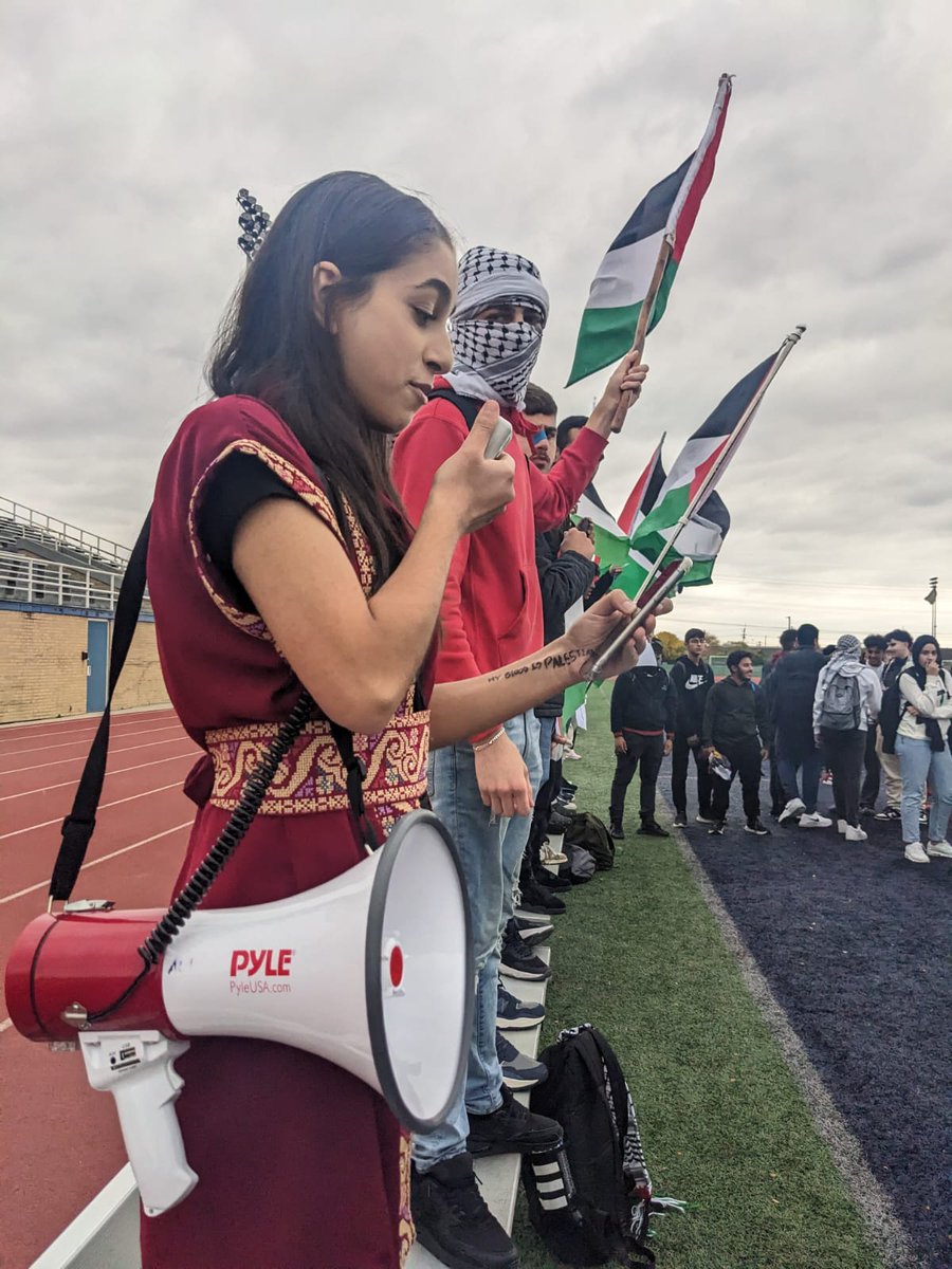 uspcn's tweet photo. Incredible initiative earlier TODAY, October 26th, from Palestinian students and their friends at @ReavisD220, a high school in the southwest suburbs of #Chicago.

#GazaBombing #StopArmingIsrael #WALKOUT4Gaza https://t.co/osifzNowPe
