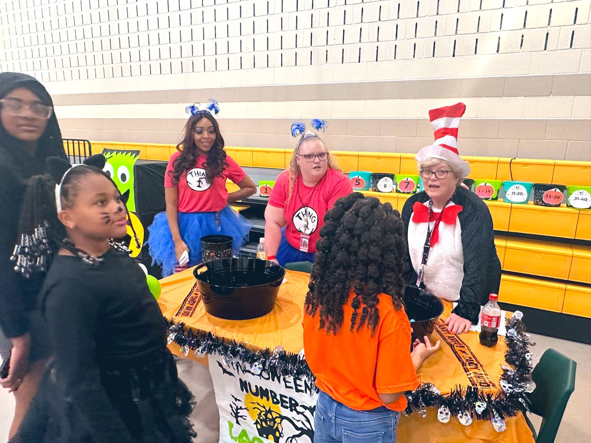 Curriculum Carnival 🎡 was a blast!
✅ Book Fair
✅ Raffle winners 
✅ Music 
✅ Reading and math games

Thank you again Knight families for coming out💙🤍