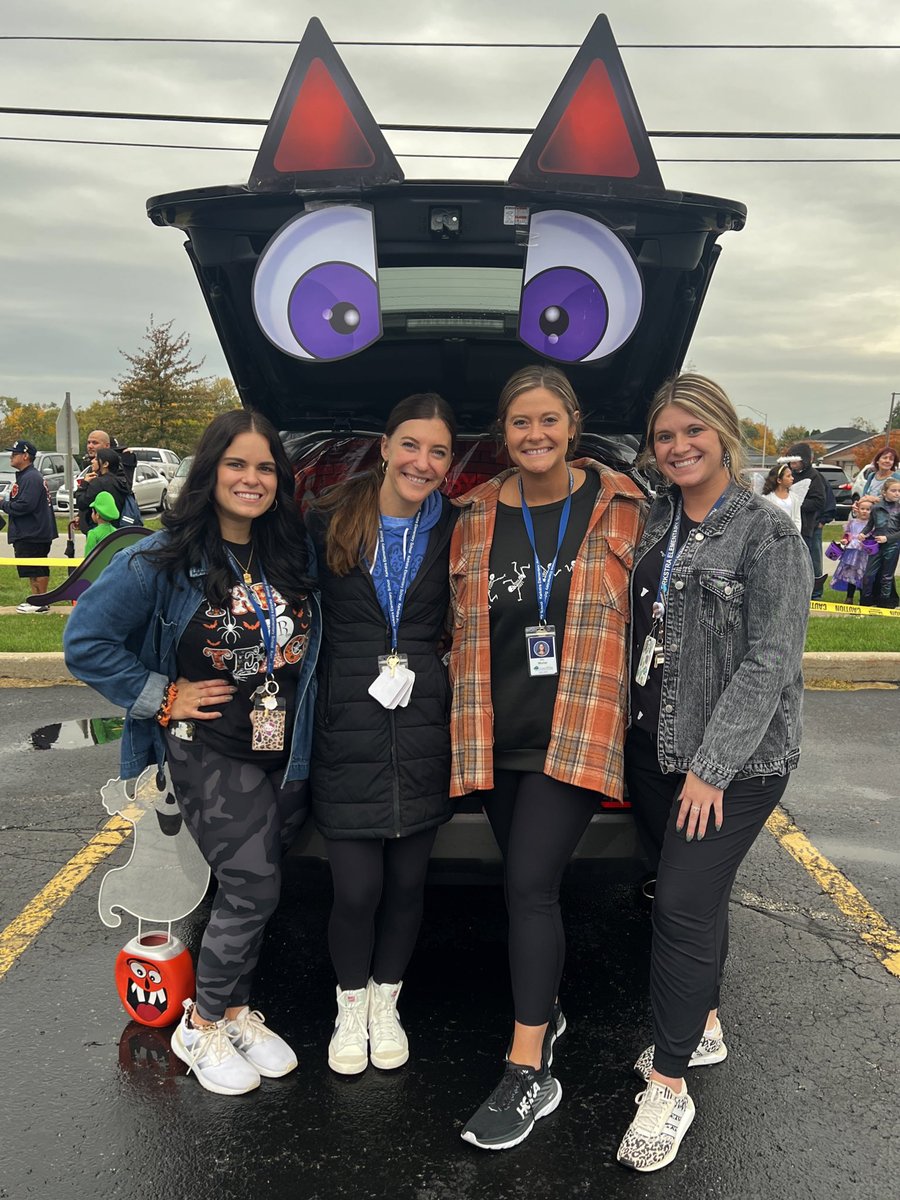 What a spooktacular time at the @d142PTA trunk or treat event!! 🎃🖤👻🧡 #GreatHappensHere #Engage142 @KerkstraCougars