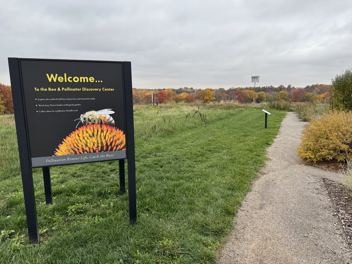 LucyRehmMN's tweet photo. The Williams’ Red Barn (built in 1920) and the Tashjian Bee Center. #ClimateTownHall #RedBarn #BestOfMN @CarverCounty #MNHistory #MNFall
Come join us again this Saturday, 3-4 pm, for Lawns to Legumes @mnarboretum. #FreeAdmission #UofMN https://t.co/AUaFWNi2JT