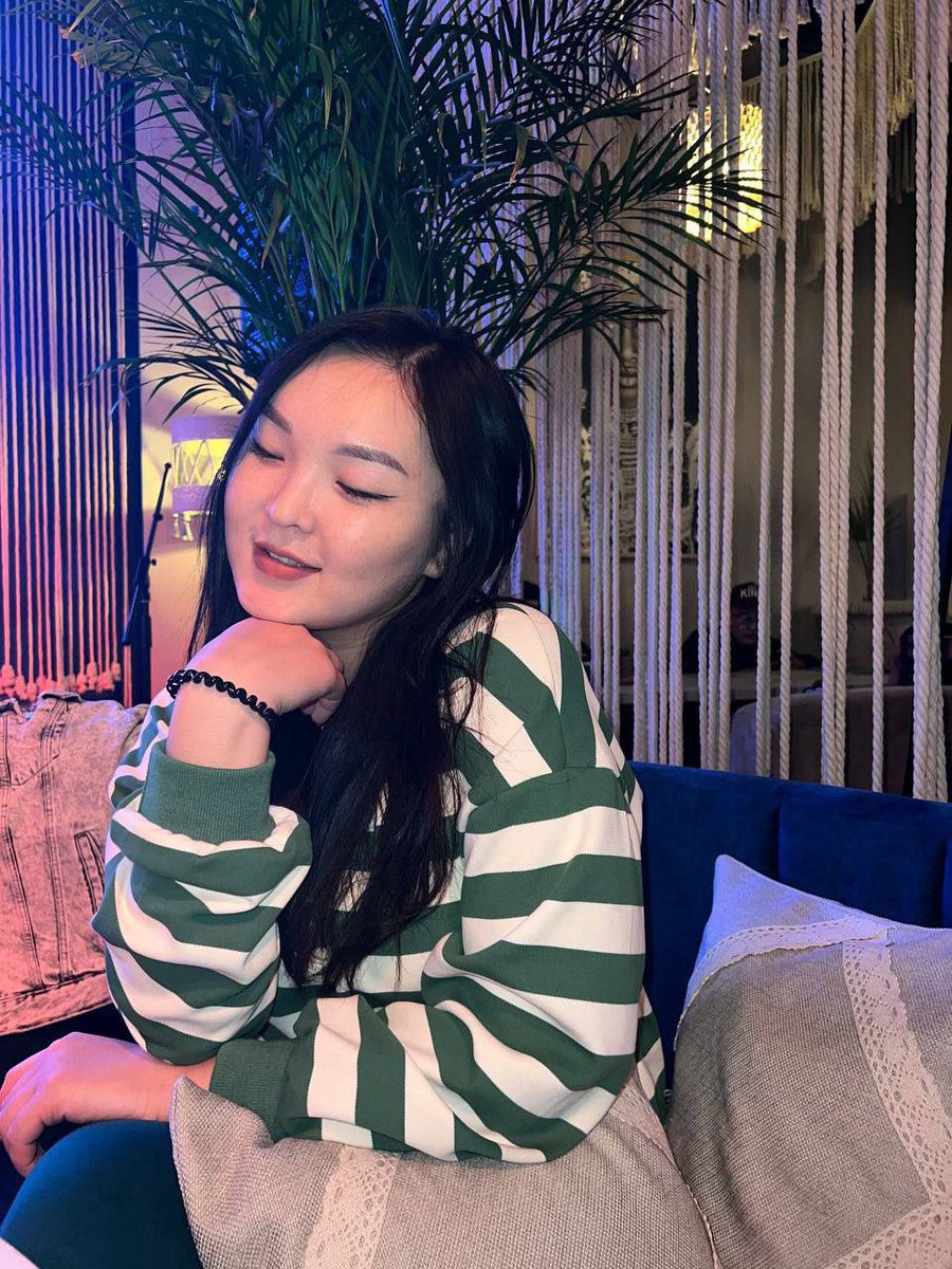 Min_SoYe's tweet photo. It's Friday, and I'm ready to let loose! But first, I need to find a date. Anyone interested in being my arm candy for the night? I promise to be good company, and I'll even buy you dinner. Just don't be boring. 😊

Hashtags: #singlelife  #fridaynight  #lookingforlove https://t.co/p64YKnM4E8