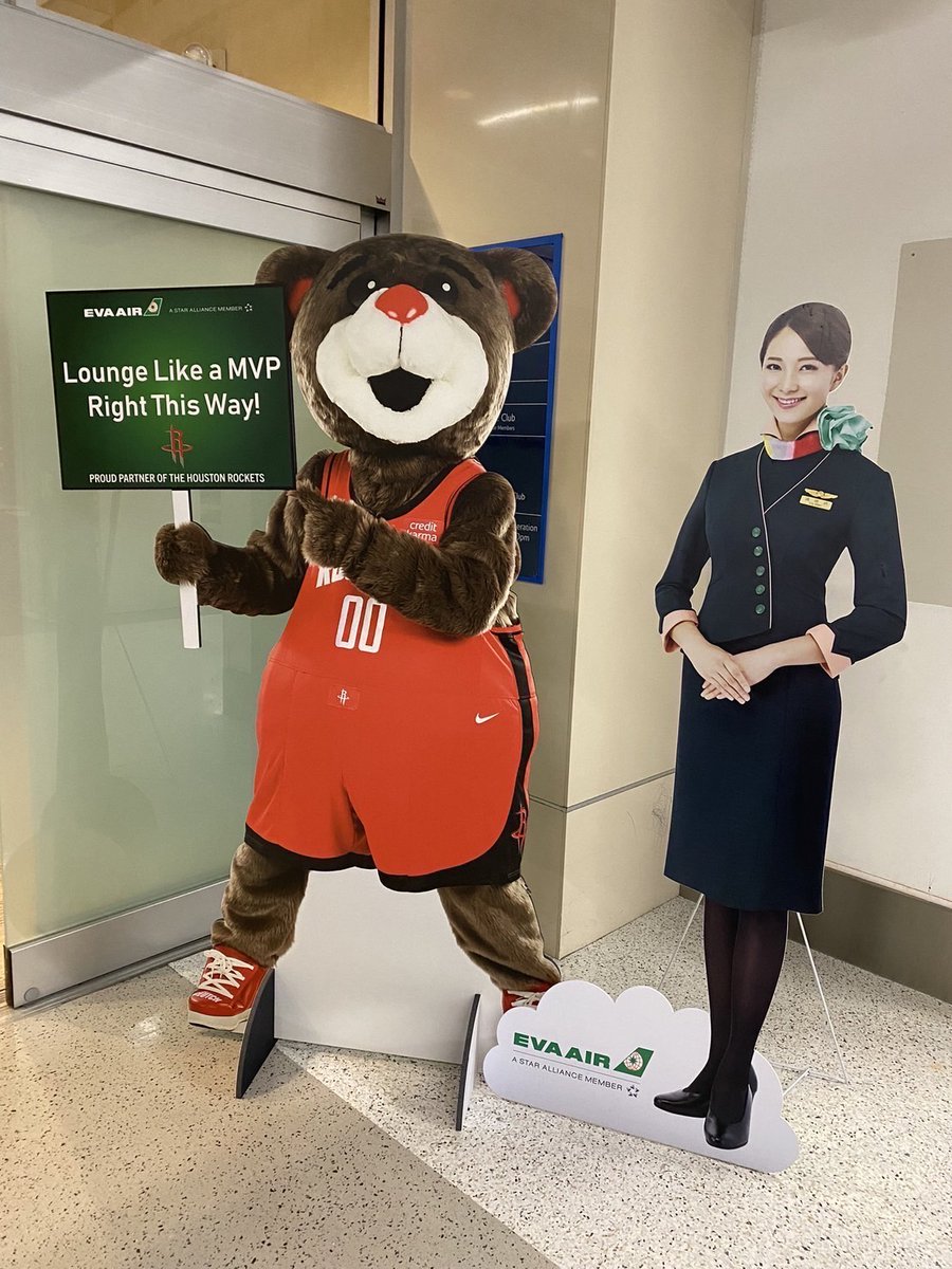EVAAirUS's tweet photo. Last night at Houston IAH Airport, Every passenger on flight BR51 scored an exclusive T-shirt giveaway to rep their #RocketsNation pride at 30,000 feet. 

Let's get this championship season started right - book your flight and get ready to #TakeOffWithUs! 🏀 https://t.co/lh3FJKXPqx
