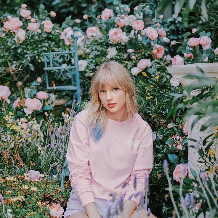 AguZ0009's tweet photo. Holii, soy Agus. Soy swiftie desde 2019, pero conozco a Taylor desde hace mucho. Tengo 20 años, soy modelo y mis albumes fav son lover, red y evermore.
#integracionswiftie #1989TaylorsVersion https://t.co/OROTBzGBp5