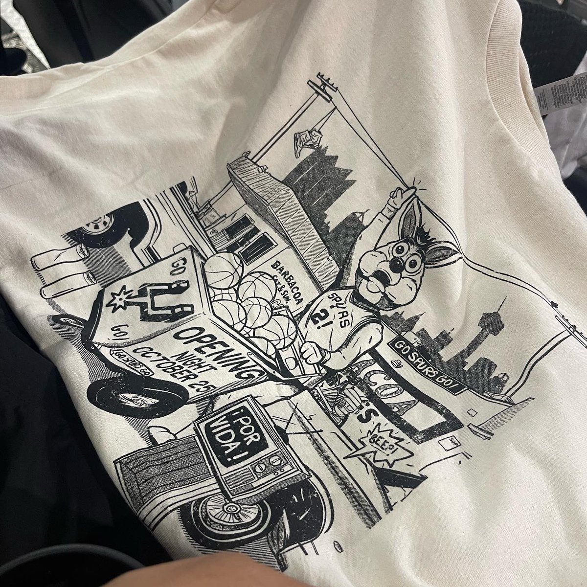 LorensyFam's tweet photo. Spurs opening night. 👽👽 The #Wemby era has begun #gospursgo #softnba https://t.co/877cUD4PP3