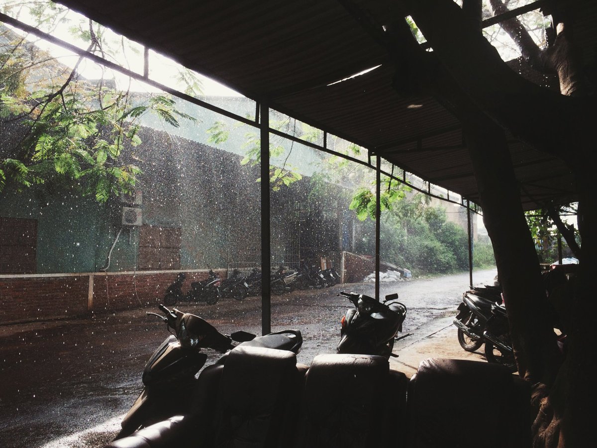 quangan00528037's tweet image. Một ngày mưa tâm trạng bỗng bồi hồi vì mai là đến ngày trả lương 🥹 

Cảm xúc của anh em từ giờ tới ngày mai không biết sẽ như thế nào nhỉ ? cmt xuống phía dưới nha  

#X #rain #moning