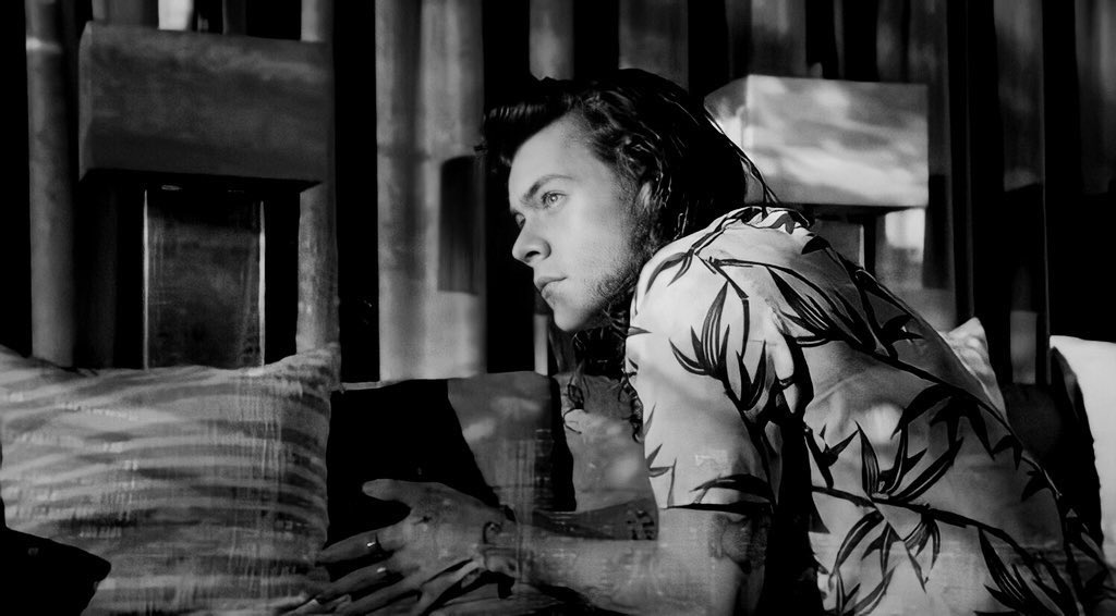 lhhcomfort's tweet photo. Harry Styles for “Perfect” music video in 2015. https://t.co/Ae0UnSWQj9