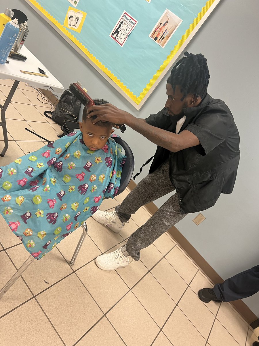 ChinaCrowder's tweet photo. @SAFE21stCentury  brought all 10 campuses together to celebrate National Lights On through Glow in the Dark activities, dance, free haircuts &amp; tablet giveaways! #LightsOnAfterschool https://t.co/Nm5UTFYSBG