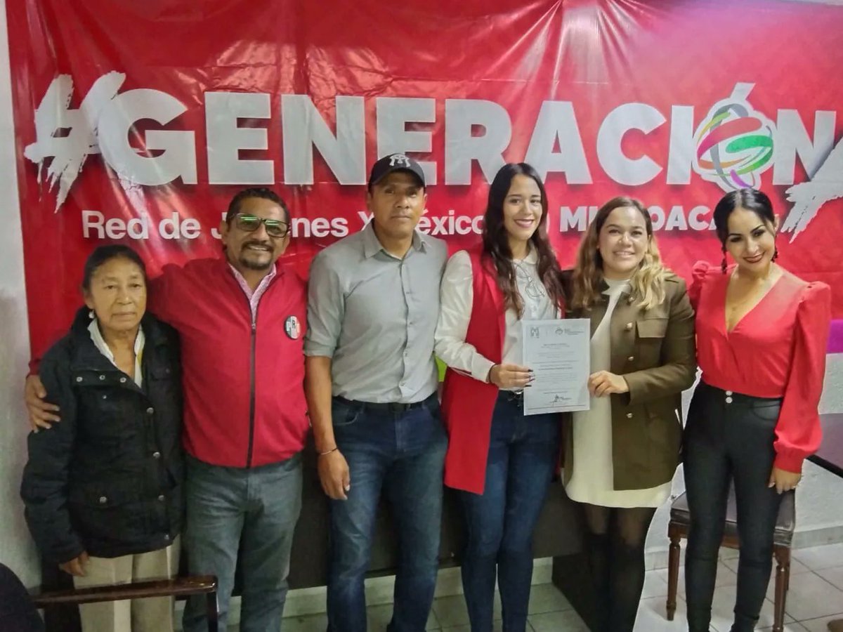 RJXMMichoacan's tweet photo. Nuestra Dirigente @Bren_GarnicaM entrego el nombramiento a Astrid Rodríguez Cortez como Delegada del Distrito XIII Zitácuaro, le deseamos mucho éxito en los trabajos juveniles de la mano con la Diputada Gloria Tapia

#SomosRed https://t.co/ouVrUaNeu3