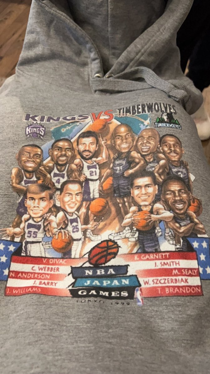 My wife crafted up the sickest hoodie for my bday. Shout out to my guy Malik! #Timberwolves #Kings #NBA @KevinGarnett5KG @JoeBeast95 @wallyball @bgoodvlade @realchriswebber @MagicAmbassador @55buckets