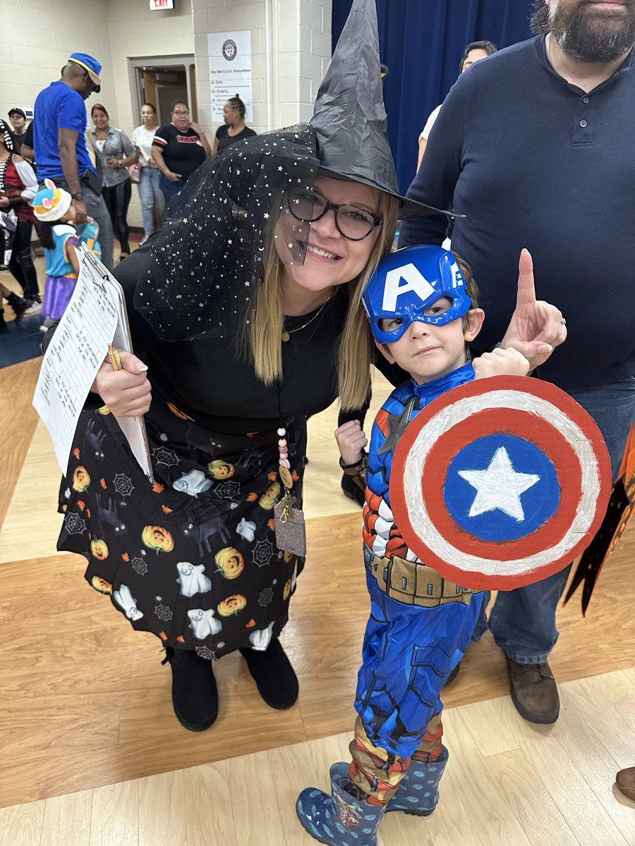 principaldrp's tweet photo. What an amazing night tonight! Love my students and staff @LockheedElem #HauntedHallways https://t.co/50wyRDpbwx