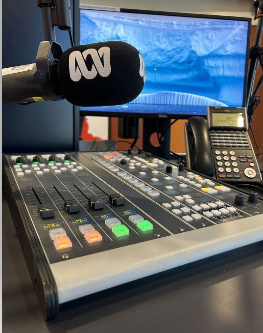 #JobAlert Produce in Mildura careers.abc.net.au/en/job/503582/… Be the engine room of our exciting brekky show. If you enjoy the thrill of live radio, can come up with creative ideas to engage audiences live and online and are bold enough to think out of the box, please get in touch.
