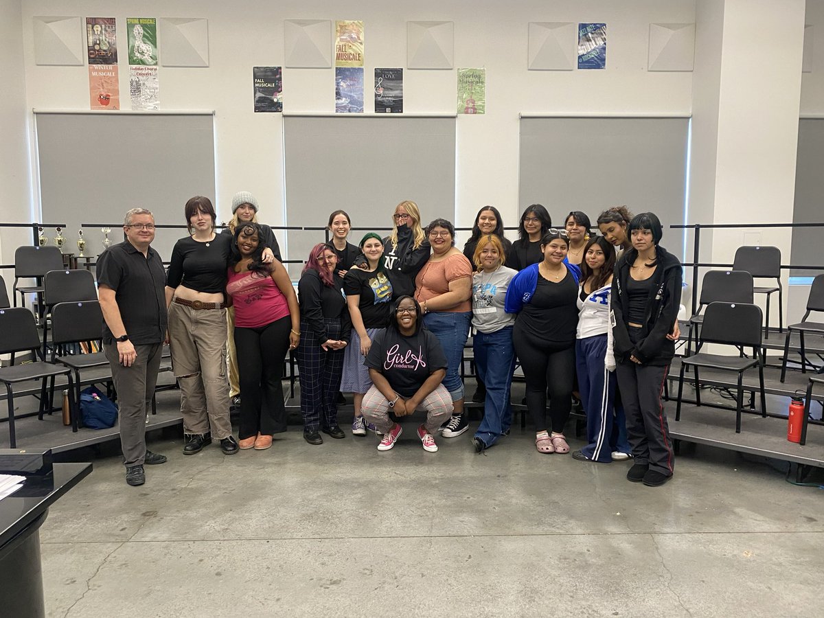 girlconductor's tweet photo. Los Angeles day 1:
Today I got to hang out with my new nieces and nephews at Ramone C. Cortines School of Visual and Performing Arts. I got to work with 3 of the choirs and they were all phenomenal! Thank you Drew Lewis for allowing me to work with you all today!! #girlconductor https://t.co/hnV2MKirHj