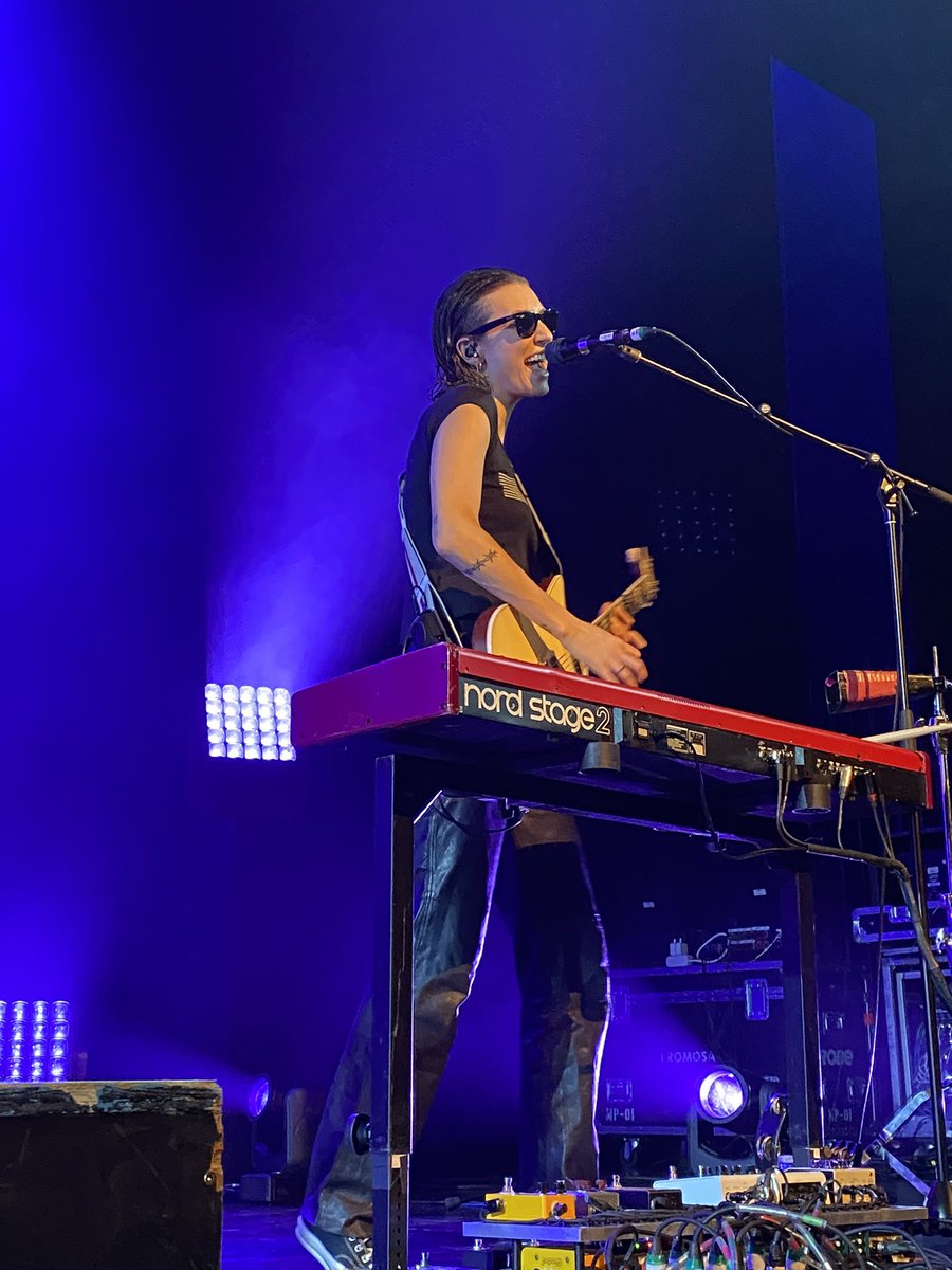 1075daverocks's tweet photo. What an electrifying performance by @thebeaches tonight at @Centre_Square🤩🎸
What was your favourite song?!
#thebeachesband #centreinthesquare #1075daverocks #daverocks https://t.co/V8uYHRELYk