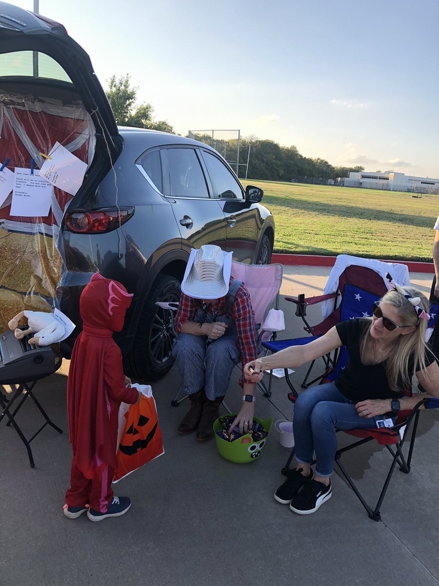 CarlisleCoyotes's tweet photo. Trunk or Treat @carlislecoyotes CarlislePTArocks! https://t.co/dtM7VYx3dh