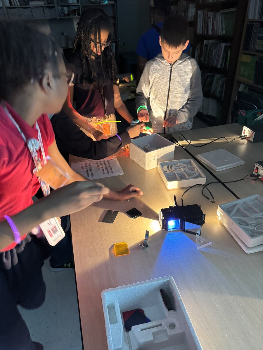 Miller Int Children Interacting After School tweet media