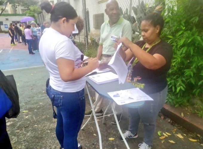 JOMAPANE's tweet photo. @carlaangola @cnprimariave Como se financio la primaria?

Diosdado exige que se muestre la factura de la mesa de Planchar. https://t.co/S96GCzOqya