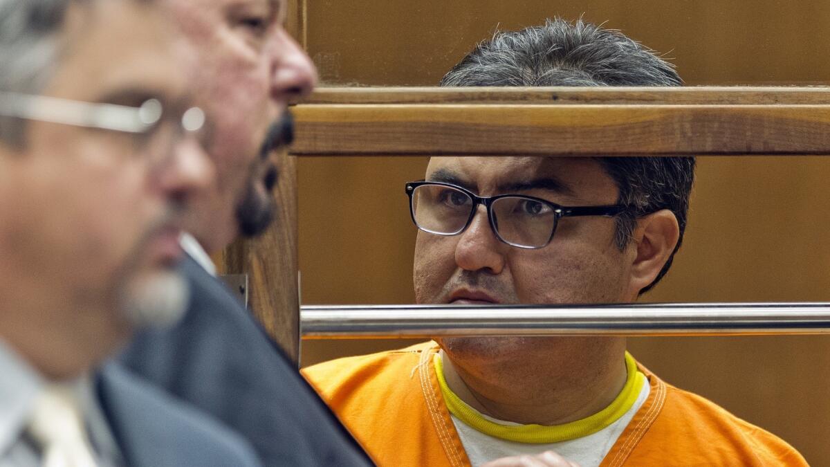 AngelenHD's tweet photo. El nuevo caso criminal federal contra #Naasón Joaquín García implica una serie de videos que se grabaron en Los Ángeles, en los que John Doe 2, un joven de 16 años, es forzado a participar en actos sexuales con dos mujeres. Una de ellas era su tía, y la otra, #Azalea Rangel. https://t.co/U9LaYomvik