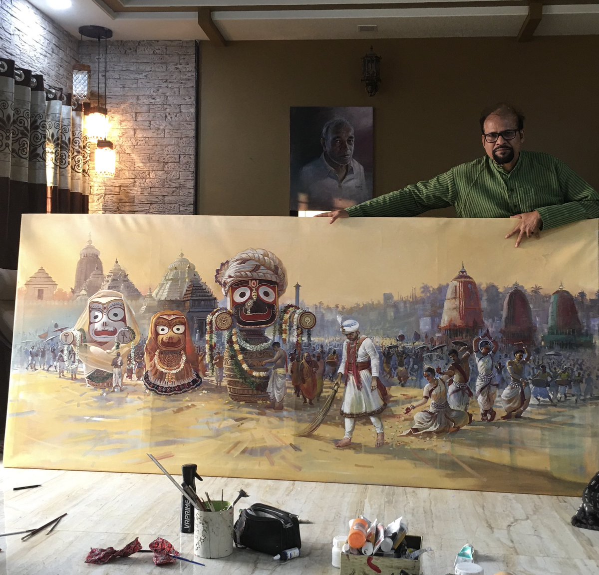 adding finishing touches to the biggest one in this genre .. tentatively titled ବଡ଼ଦାଣ୍ଡ .. BADA DAANDAW .. acrylic on canvas ..9x4 ft 
#PuriJagannadh #acrylicpainting #biswaalart #artcommission #rathajatra #Odisha