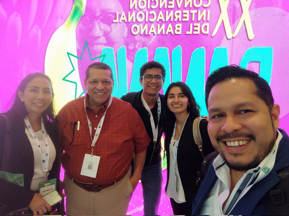 Frearmag3's tweet image. Gracias a la invitación de @aebeecuador ,@cibe_espol y @SebiocaE presente en el mayor encuentro bananero. Poco a poco vamos cerrando la brecha entre la academia y la empresa, necesitamos crear valor, valor a través de la investigación e innovación. #SomosEspol #SalvemosElBanano