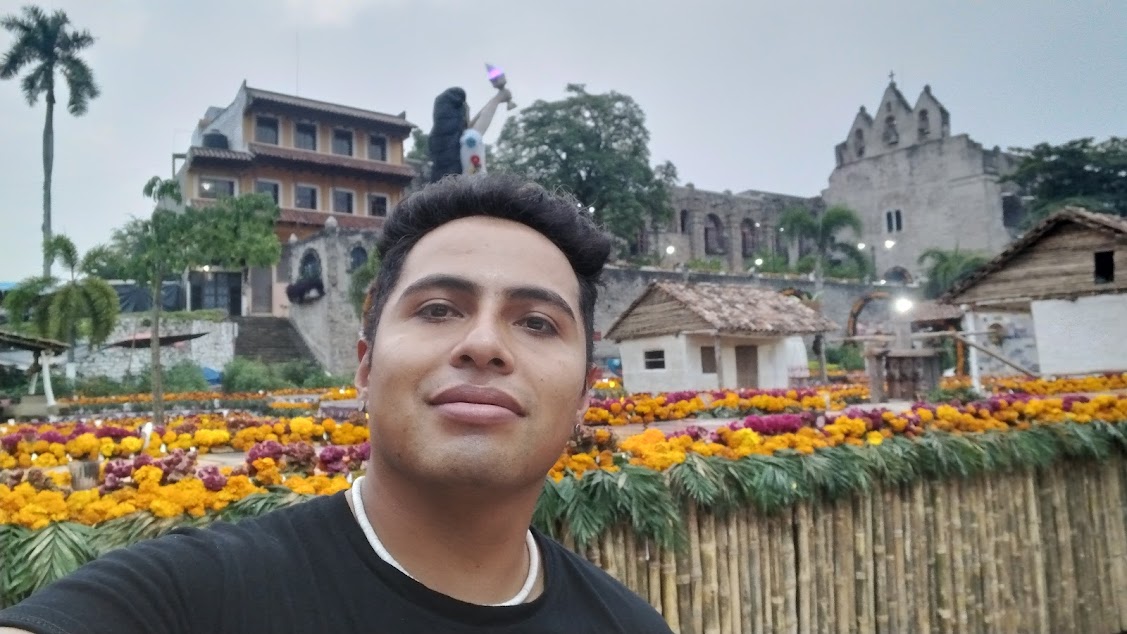 Bob_TresTvMex's tweet photo. Nuevas fotos de perfil para #Facebook #Instagram #X #WhatsApp y #SnapChat tomadas en el centro de #HuejutlaDeReyes, #Hidalgo.💀Gracias a: @onlyfredds_22 📸

#Xantolo #DiaDeMuertos #Huasteca #TirandoRostro #Galan #Mexico #PostalDelDía #TresTvMexico #Tradicion #ViveAlMaximo 🇲🇽 https://t.co/Hr0ex7vQbw