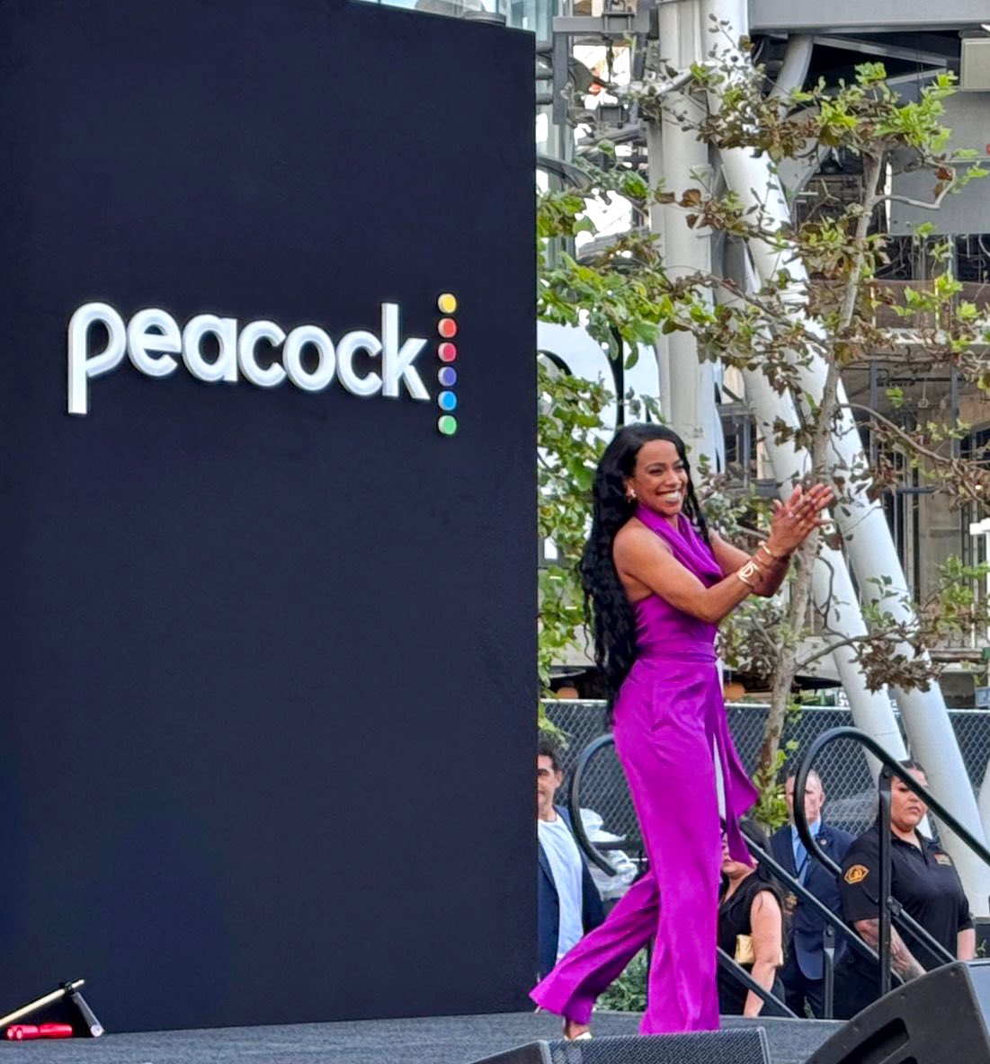 eliacantu_'s tweet image. Applause to our incredible fans! 💜👏🏽👏🏽👏🏽 Your presence lit up our event. Grateful for your unwavering support! Thank you to all who made our event unforgettable. 🫶🏽💫 @DaysPeacock @peacock #dayofdays2023 #days #daysofourlives #dool