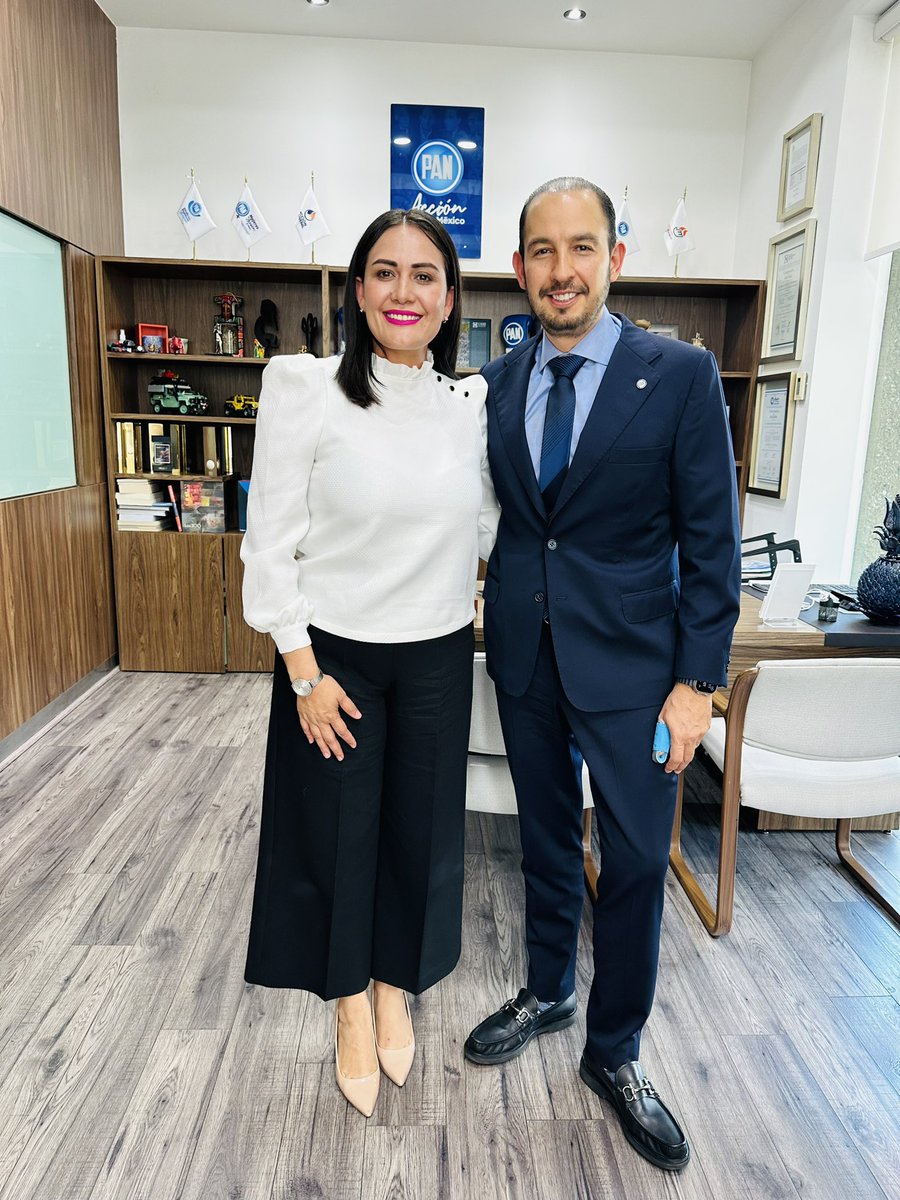 veroalamillo's tweet photo. El compromiso que tenemos es tan grande como el amor que le tenemos a México 🇲🇽 gracias Jefe @MarkoCortes por hacer equipo, por el respaldo e impulso al equipo de Zacatecas.
Estamos Listos para cambiar el rumbo de México con @XochitlGalvez y de Zacatecas con los Panistas 💙 https://t.co/HC2LCWnXfz