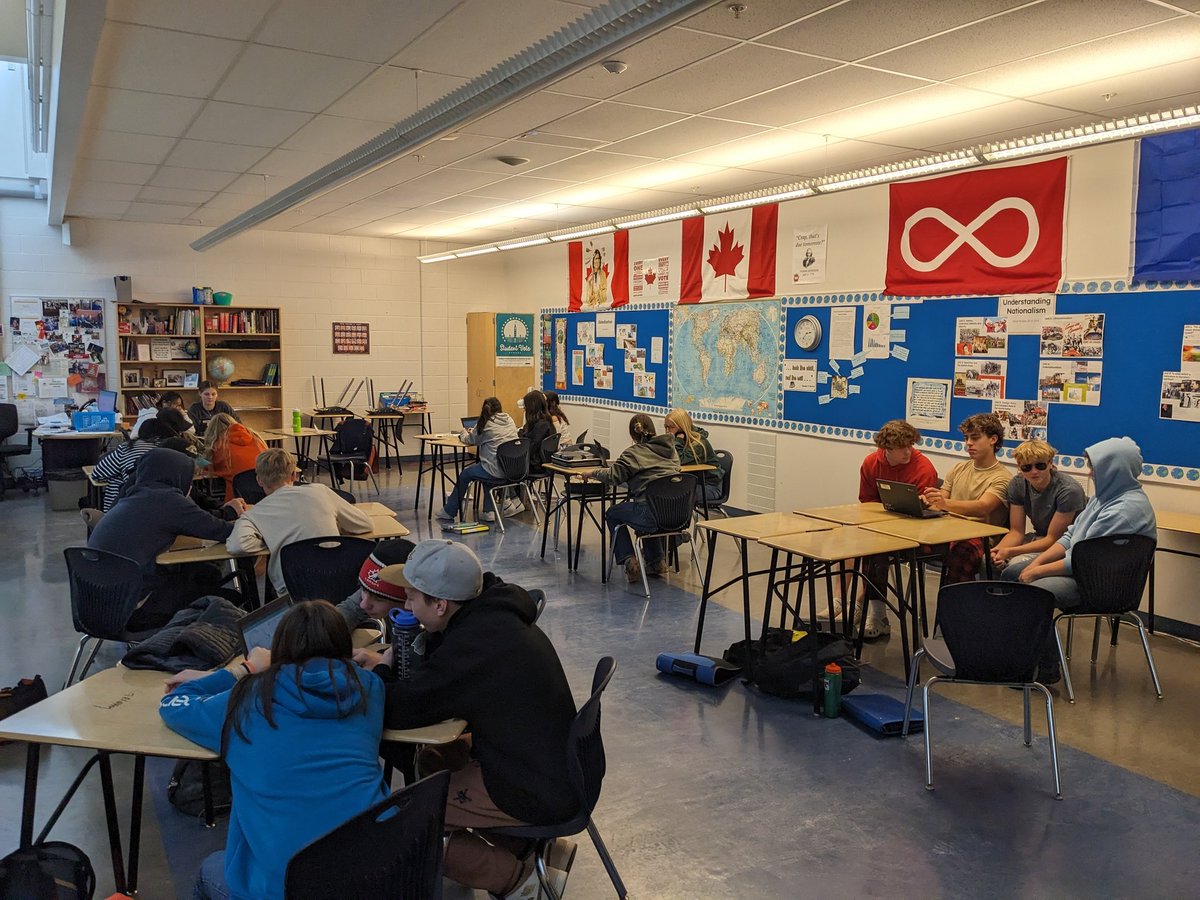 #fun in #SocialStudies today!  Someone on this platform introduced me to a digital #ScrambleForAfrica game for my grade 10s.  Kids were focused on #Goldandglory.  Like the Imperialist countries, they had no thought for the people affected. #impactful <a href="/WCCHS/">WCCHS</a> <a href="/LRSD_68/">LRSD_68</a>