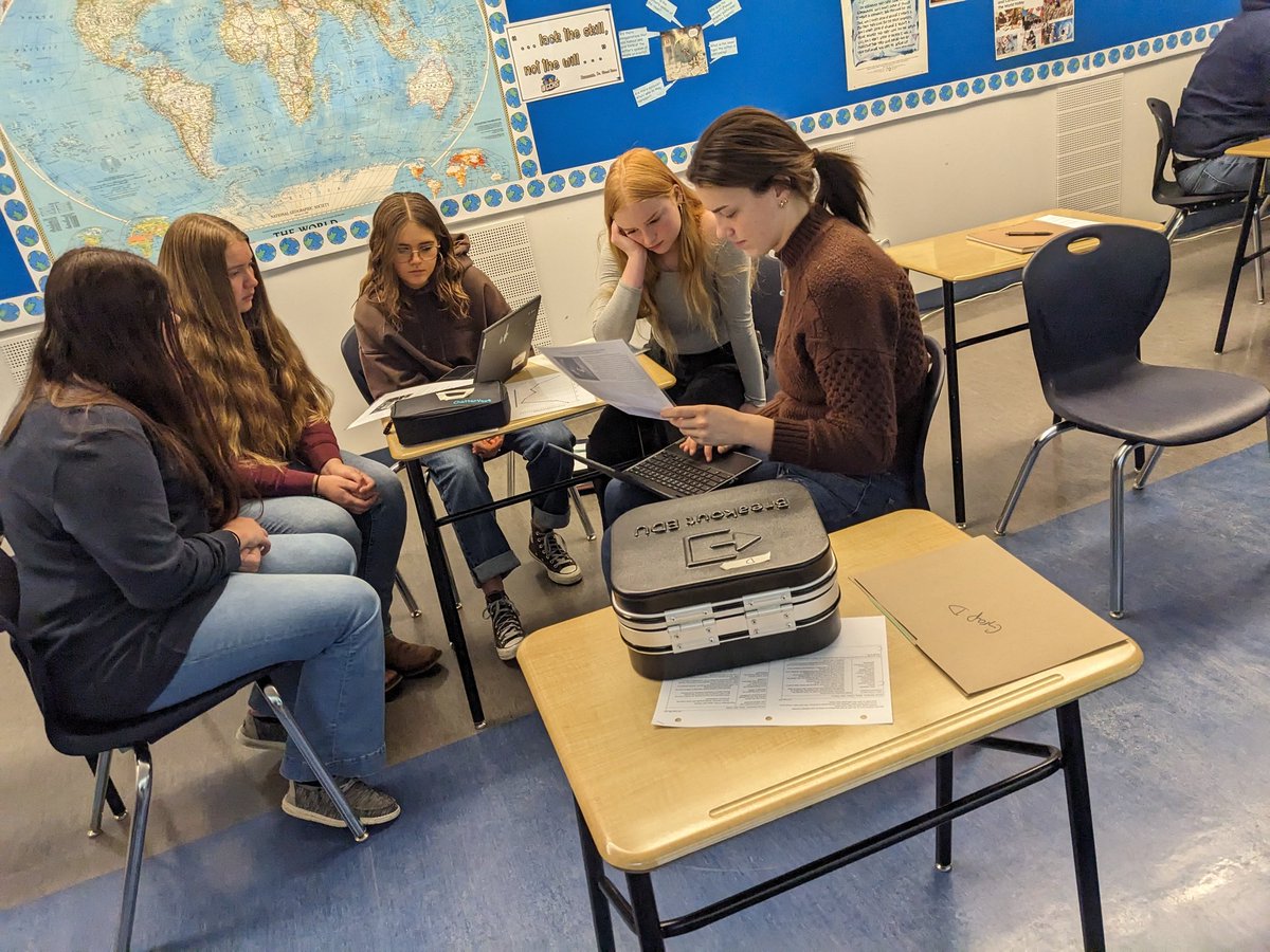 #fun in #SocialStudies class this week.  Grade 12s were laser-focused doing a deep dive into the #GreatDepression <a href="/breakoutEDU/">Breakout EDU</a> 
<a href="/WCCHS/">WCCHS</a> <a href="/LRSD_68/">LRSD_68</a>