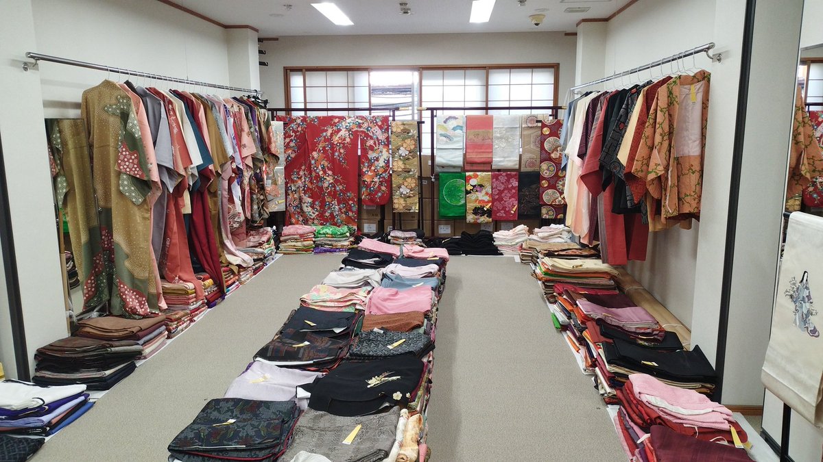 明日28日昔のきもの市開催いたします。