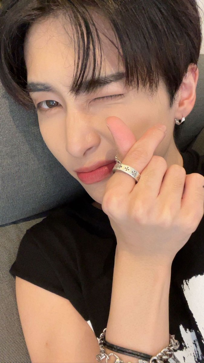 I love, <a href="/up10_ljh/">Jinhyuk</a> ♡ 
That's all. 
That's the tweet.