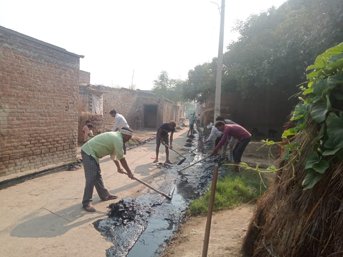 फैमिली हेल्थ इंडिया प्रोजेक्ट द्वारा आशाओं के साथ दस्तक प्रोग्राम को सफल बनाने एवं हर घर लार्वा सर्वे के बारे में जानकारी देते हुए साथ में गांव को स्वच्छ बनाने हेतु जागरूक किया
#malaria 
#dengue 
#Embed2AndMalaria 
<a href="/sksomya/">Som Sharma</a> 
<a href="/santoshbhargav2/">Dr. Santosh Bhargava</a> 
<a href="/Archana2442/">Archana Yadav</a> <a href="/Ani212215/">Anirudh Singh</a> 
<a href="/dm_budaun/">DM BUDAUN</a>