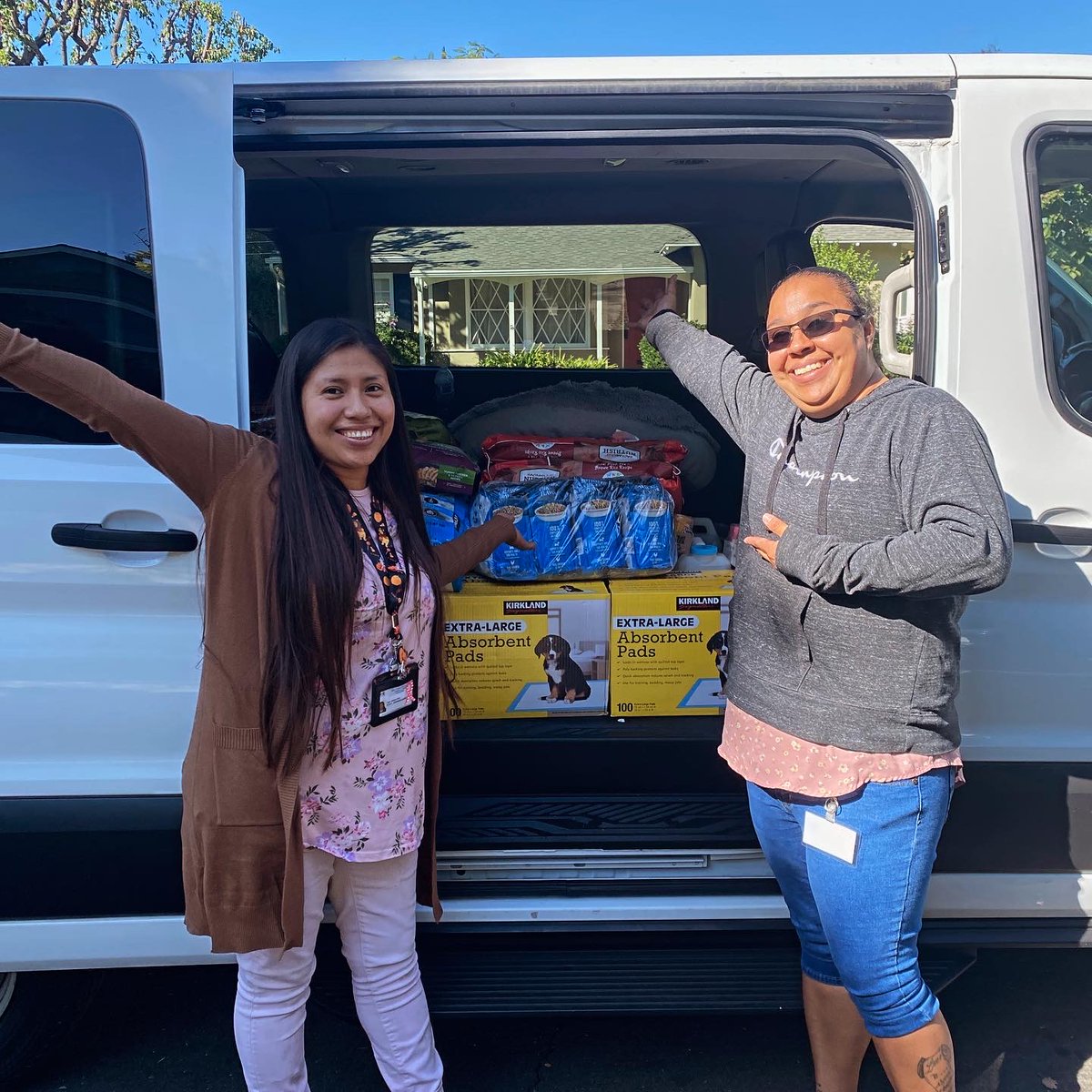 therescuetrain's tweet photo. A case worker from the Youth Helpline called us asking for help for several clients who are experiencing homelessness with their pets. @therescuetrain bought pet food &amp; supplies for 34 animals! When you support  @racefortherescues you help us. help them! https://t.co/VUsqP0QkiB https://t.co/5DLgZbCBFx